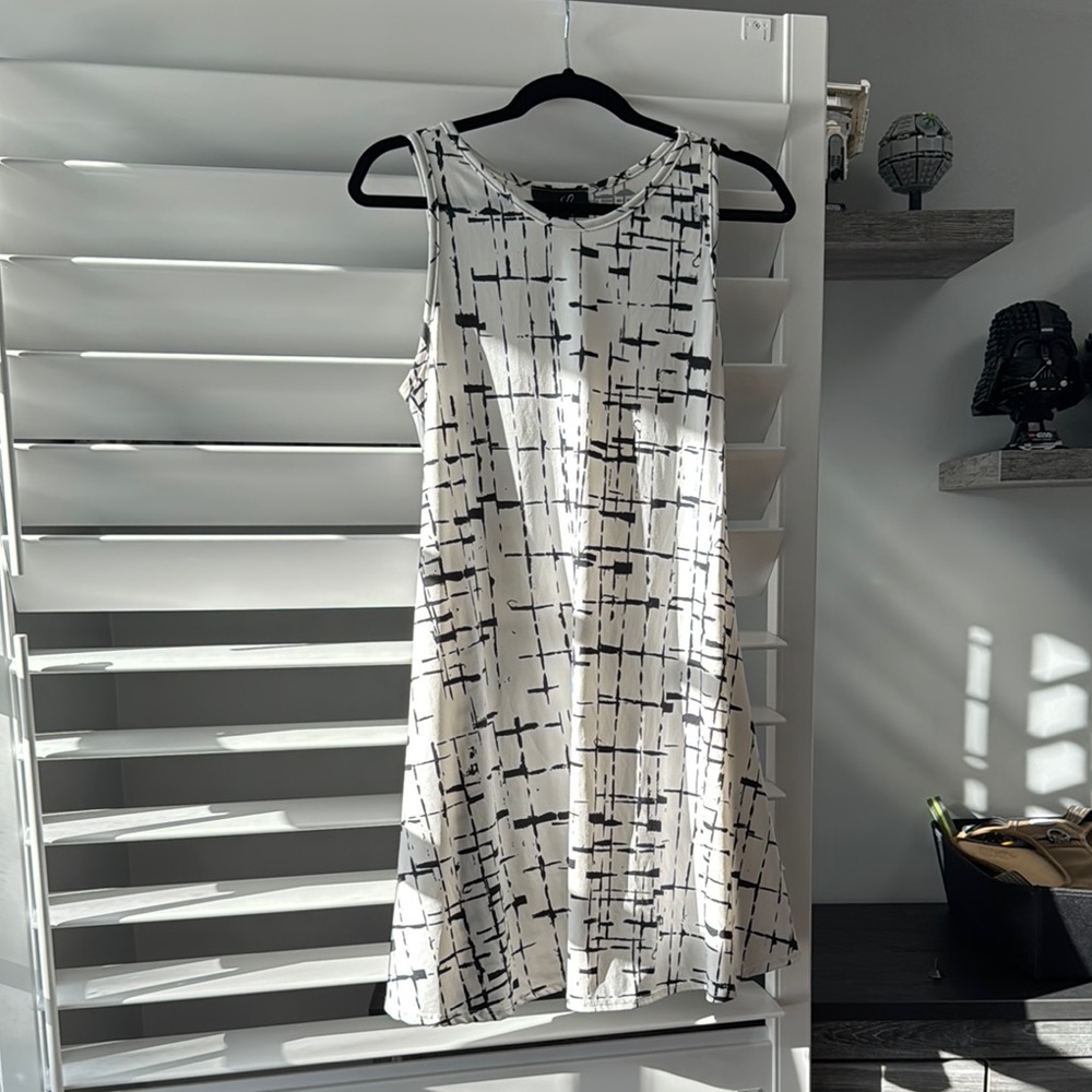Stylish Black and White Sleeveless Dress